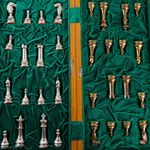 Металлический подарочный шахматный набор