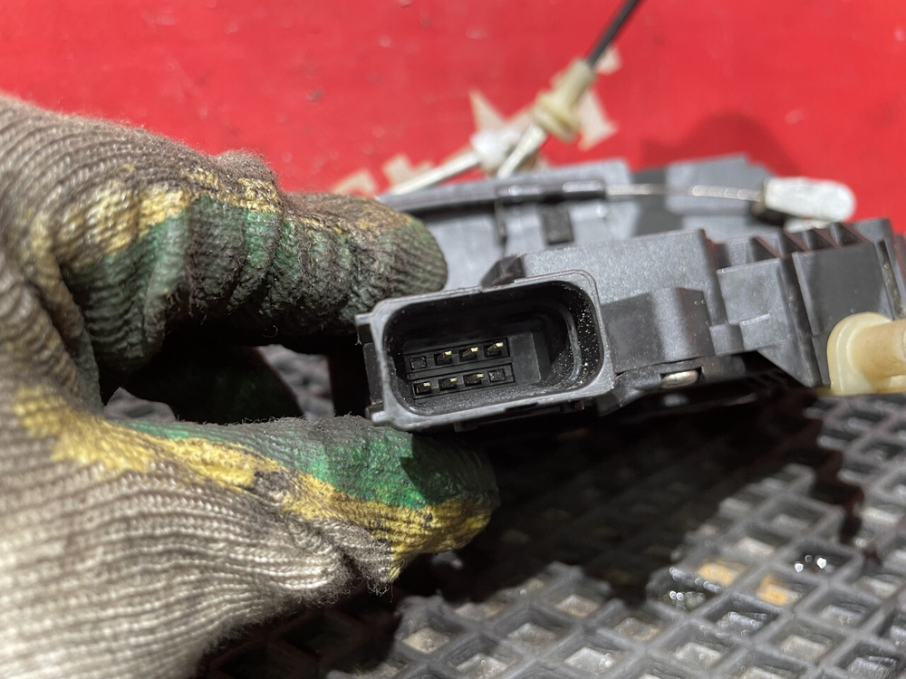 Замок двери левой 2023г.