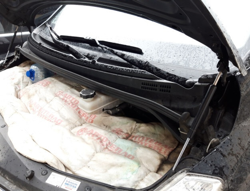 Амортизатор (упор) капота на Hyundai H1 Starex 12-06(с 2007 по 2017 г.в.)Autoinnovation