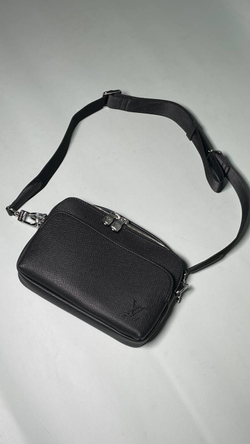 Сумка-мессенджер Louis Vuitton