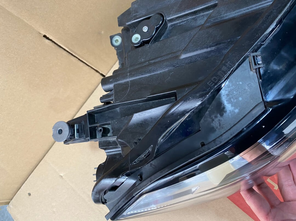 Оригинальные LED фары на Volkswagen Jetta (2012-2019) низкой комплектации
