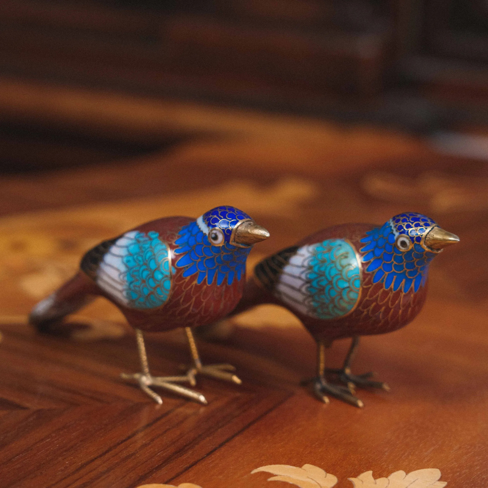 Парные фигурки птиц в технике клуазоне