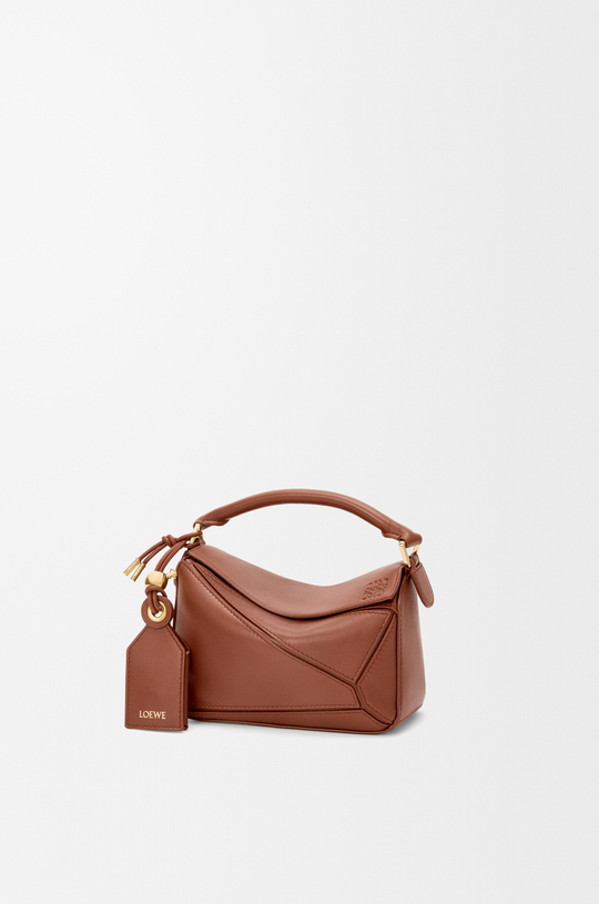 Loewe Сумка-мини Puzzle Featherlight из овечьей кожи наппа, коричневый