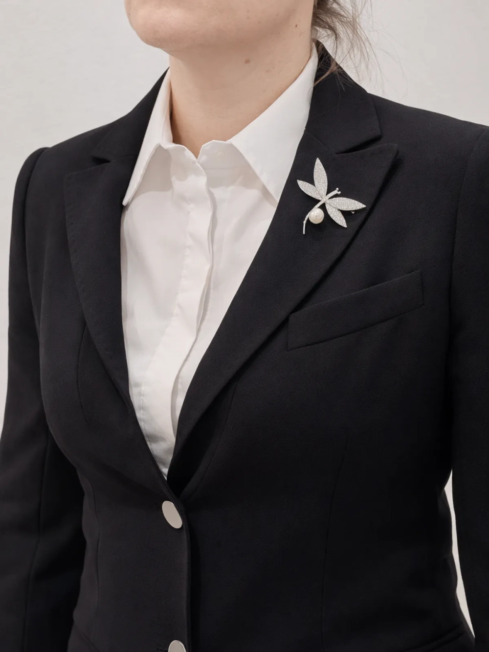 Брошь «Стрекоза с жемчужиной» Silver