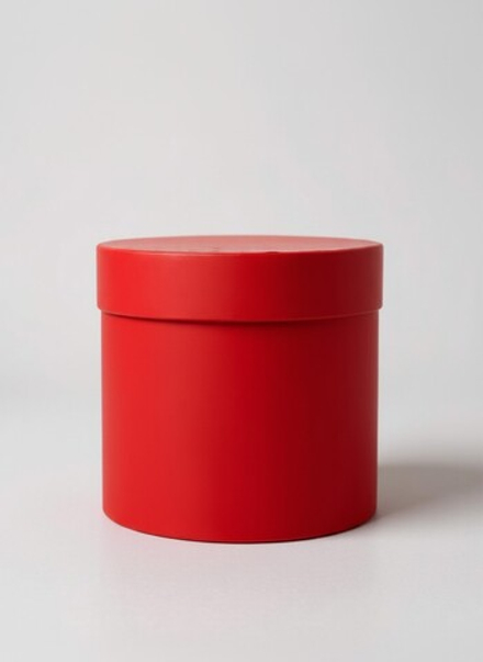 Плотная шляпная коробка с крышкой без лент. Цвет; Красный.