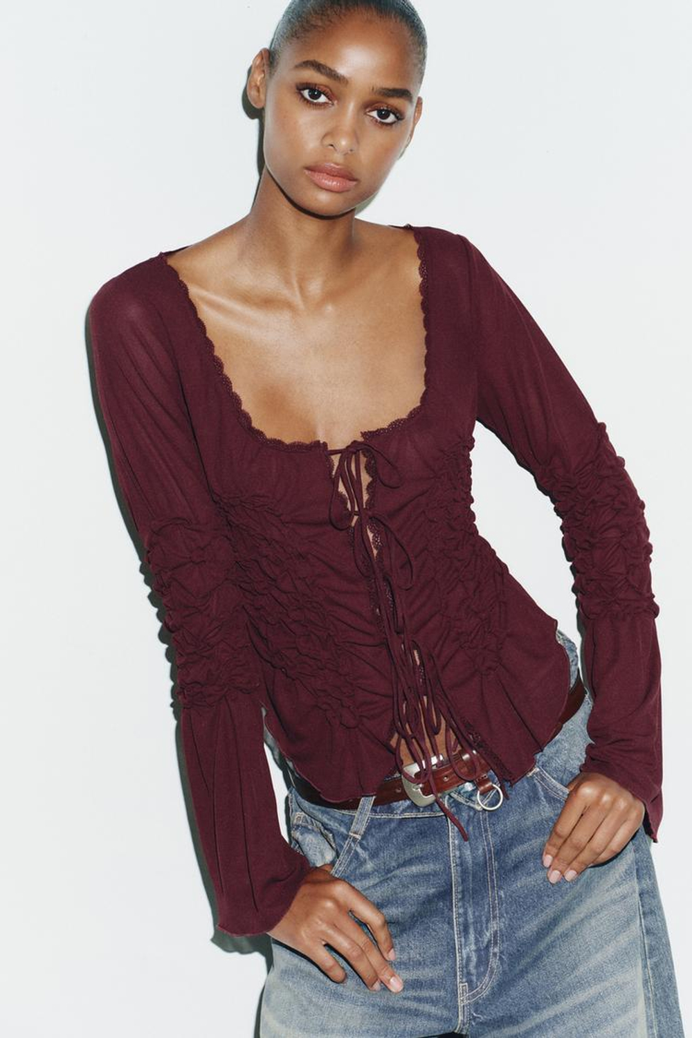 ZARA ТОП С ЗАВЯЗКАМИ И ЭЛАСТИЧНЫМИ СБОРКАМИ, ГРАНАТОВЫЙ