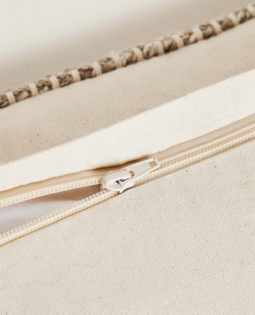 ZARA HOME ПЛЕТЕНЫЙ ЧЕХОЛ ДЛЯ ДЕКОРАТИВНОЙ ПОДУШКИ, СЕРЫЙ