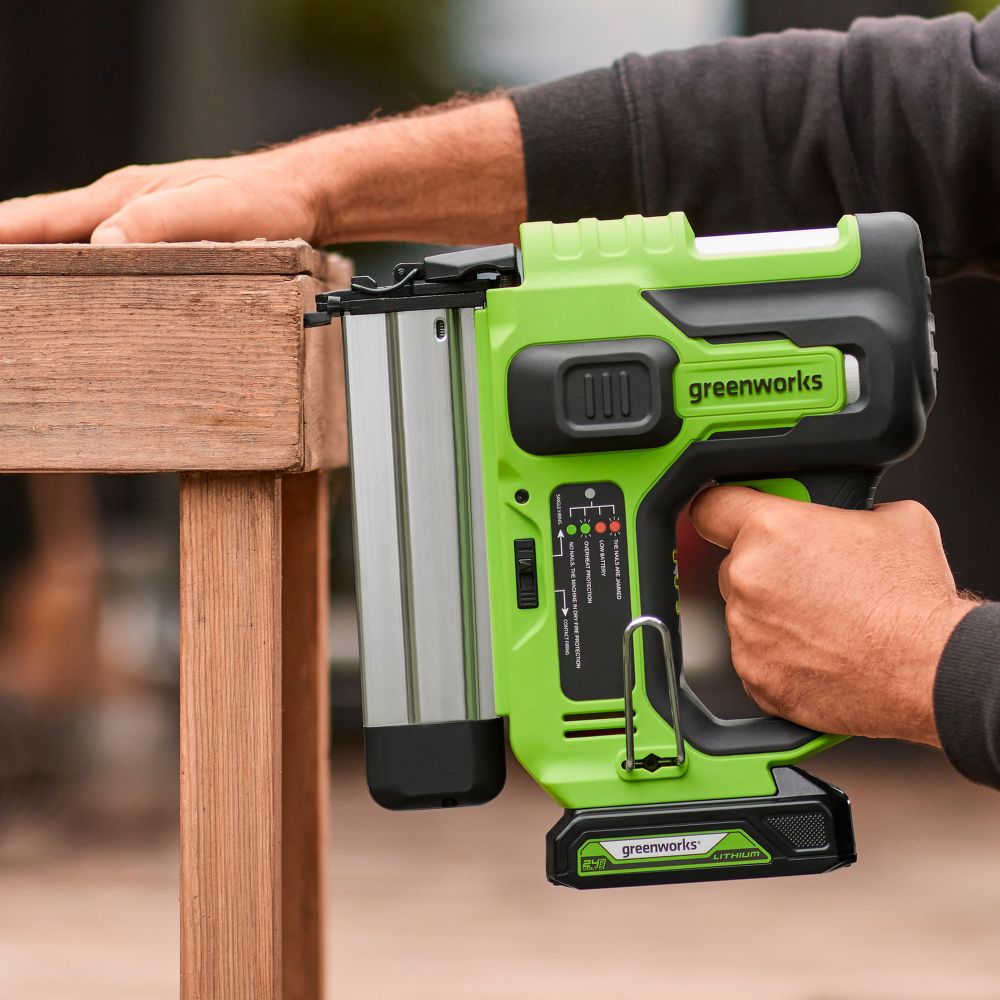Нейлер акк. Greenworks GD24BN, 24V, б/щет,100 уд/мин, гвозди 18GA, LED,1х2Ач,ЗУ,кор (3400707CUA)