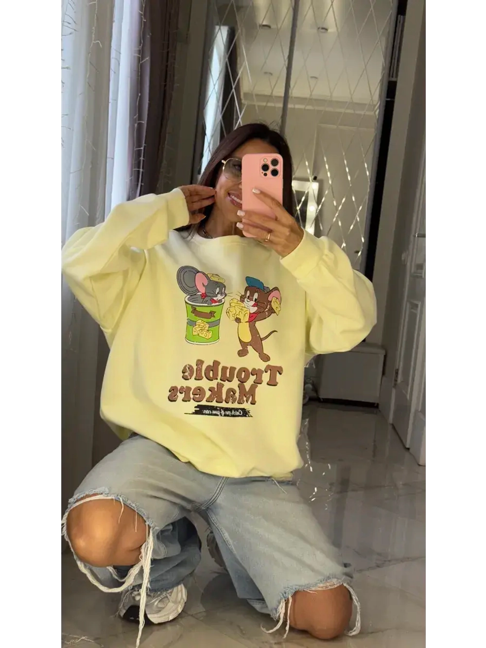 Свитшот женский с мультяшным принтом oversize