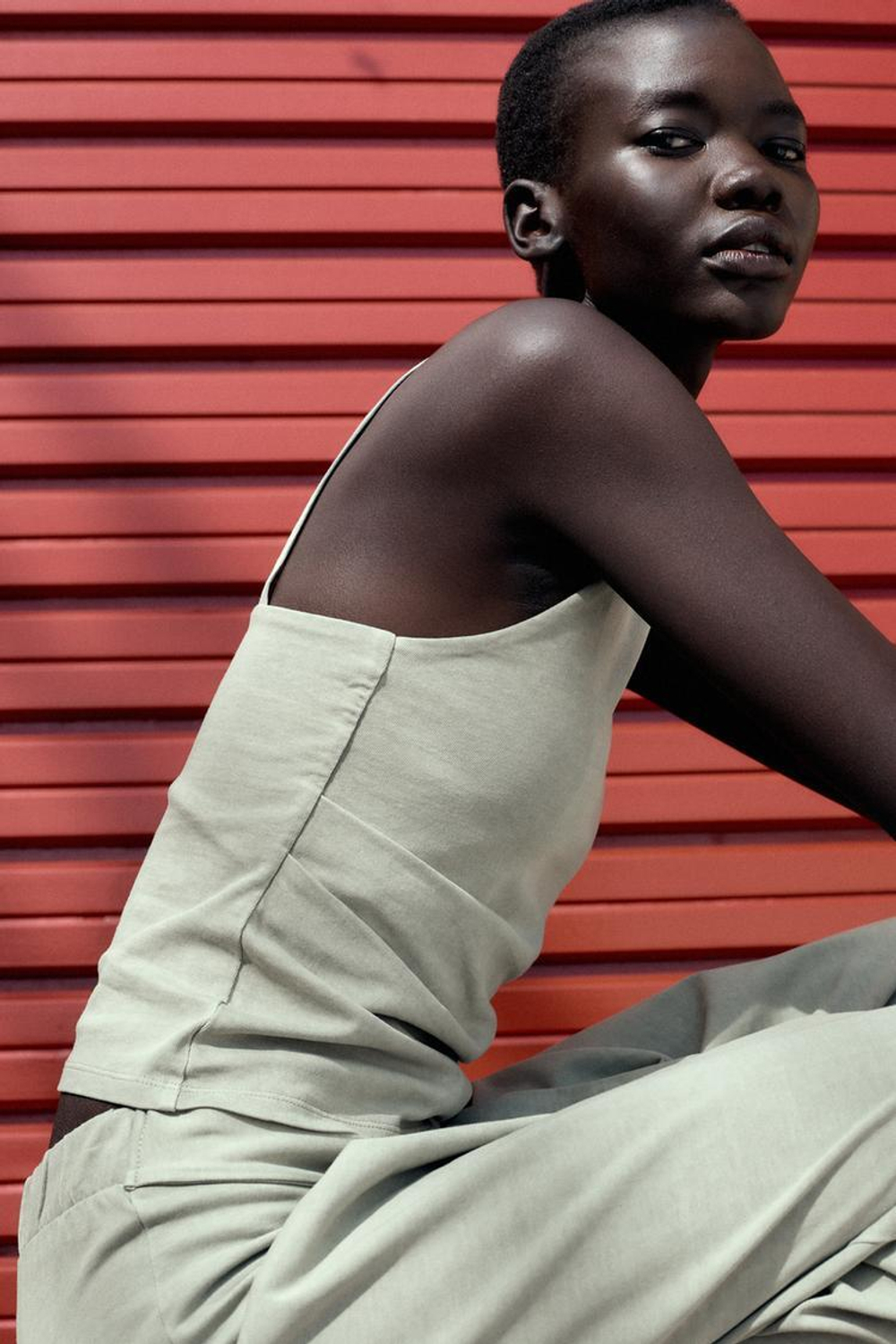 ZARA ТОП ИЗ ТКАНИ С ЭФФЕКТОМ ПОТЕРТОСТИ СО СКЛАДКАМИ, ЗЕЛЕНЫЙ/СЕРЫЙ