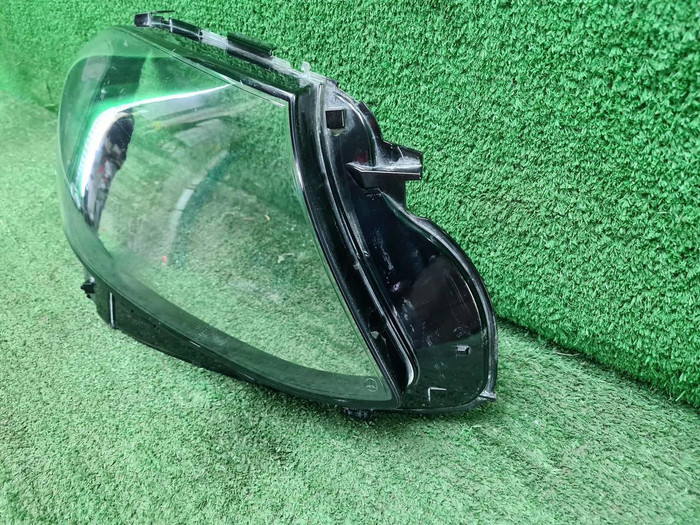 Стекло фары правое Mercedes E W213 (2016-2021)