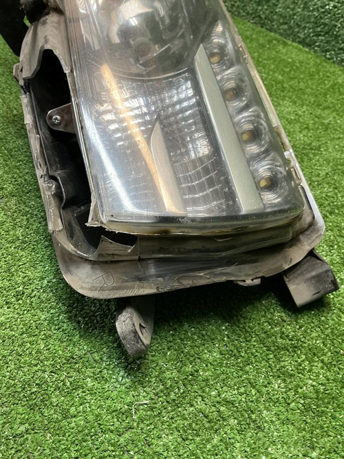 Фара правая Toyota Corolla E160 (12-16) галоген