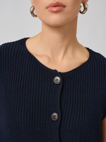 Жилет вязаный на пуговицах