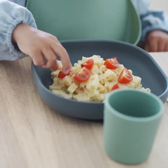 Тарелка из силикона Beaba Silicone Plate With Suction Cup Mineral Grey