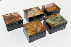 Шкатулка из яшмы и доломита 9-7-5.5см вес 470гр.