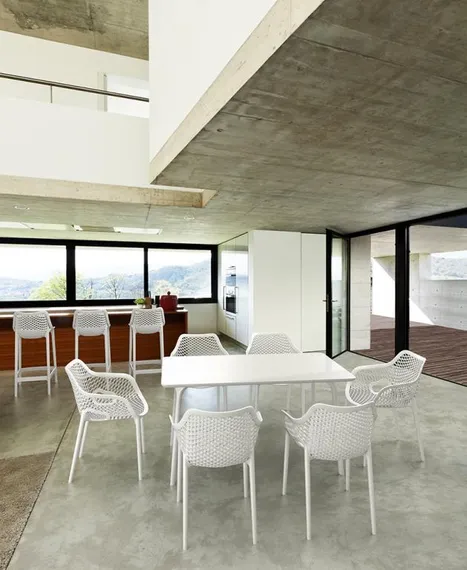 Полубарный стул Air белый