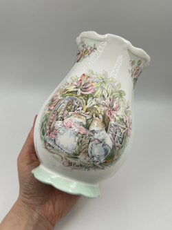 Ваза Royal Doulton, Summer from the Brambly Hedge