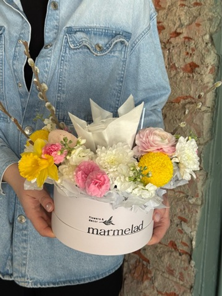 Композиция в коробке с куличем 150гр.