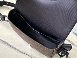 Louis Vuitton Montsouris Messenger PM