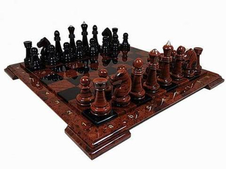 Шахматы из обсидиана в подарочной коробке
