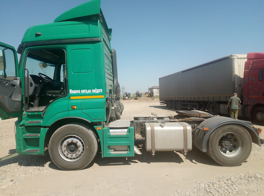 КамАЗ 5490 4x2 Седельный тягач 5490-S5 (Дизельный, 12,0 л, 401 л.с., МТ)