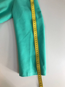 Жакет приятного оттенка, визуально на 42/44 размер