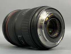 Canon 24-70mm 2.8L II USM С царапинами на линзе