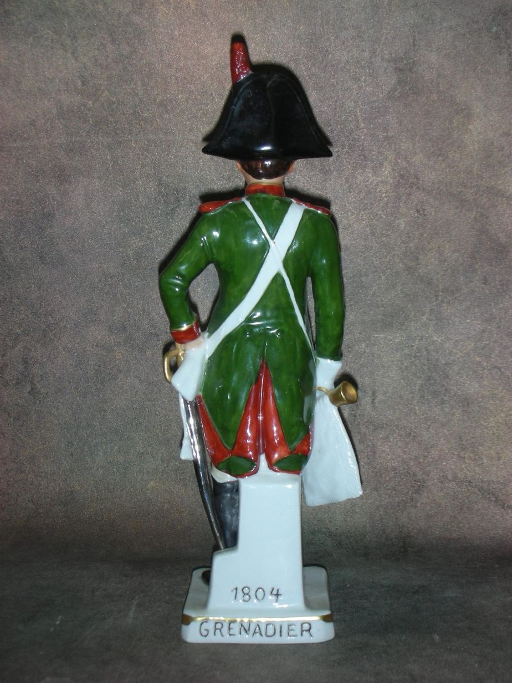 Статуэтка. Фарфор. Солдат. Гренадёр 1804. Sitzendorf. Германия