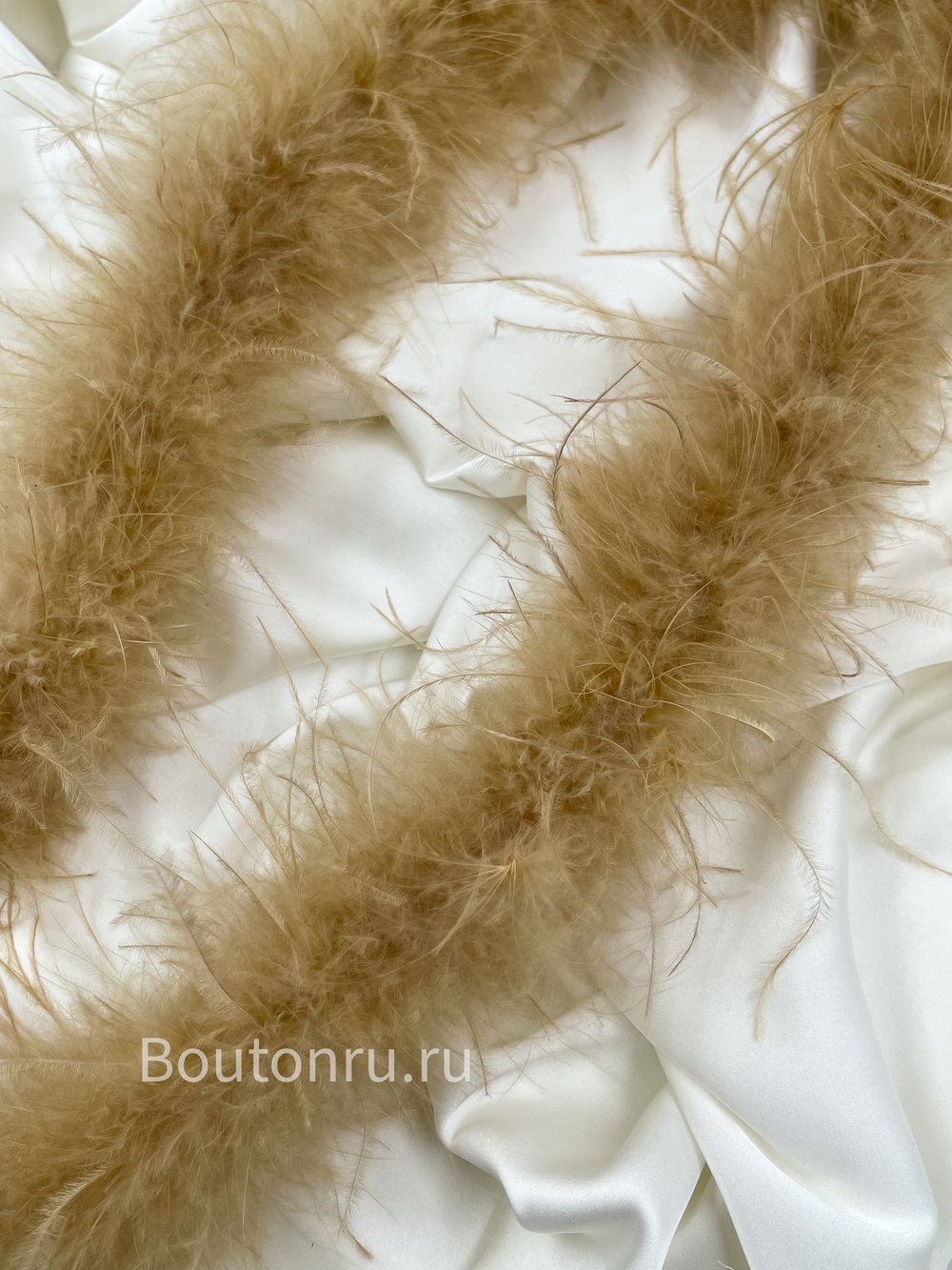 Боа страус 1 нить бежево-песочное