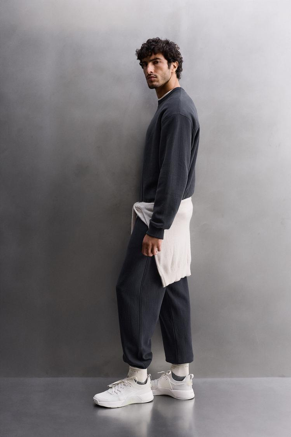 ZARA ТОЛСТОВКА ДЛЯ ТРЕНИРОВОК С КРУГЛЫМ ВЫРЕЗОМ, МОРСКОЙ СИНИЙ