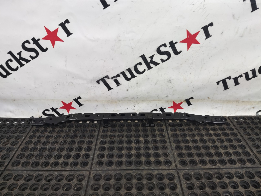 Кронштейн бампера верхний