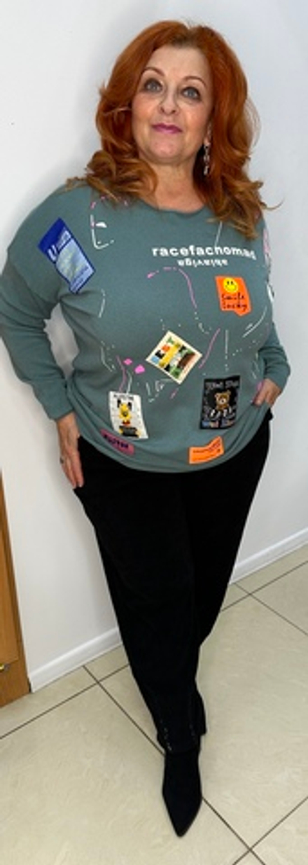 Джемпер с ярким принтом по лицевой стороне