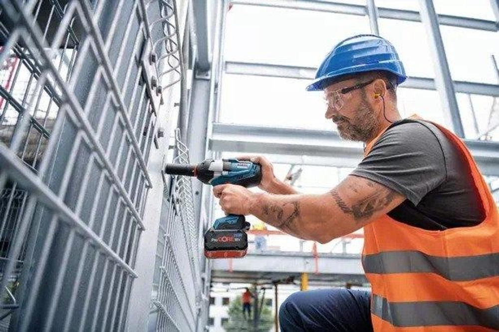 Гайковерт аккумуляторный BOSCH GDS 18 V-1000 ударный без АКБ и ЗУ 06019J8300