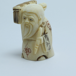 Нэцкэ Дзюродзин без головного убора с кистью и полотном