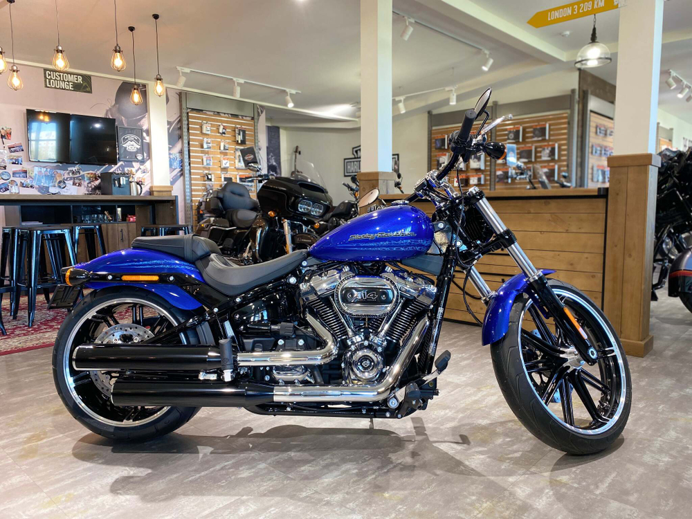 Softail Breakout 114 (FXBRS) Harley-Davidson BLUE MAX