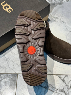 UGG