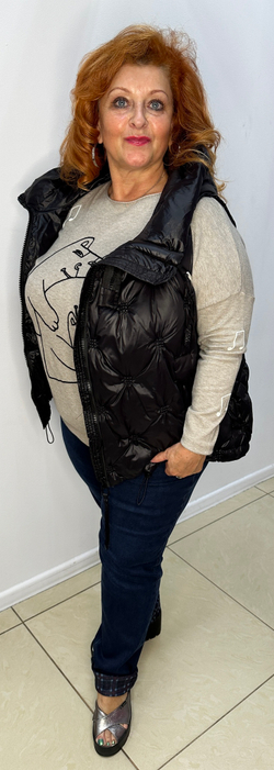 Черный стеганный жилет на пуху