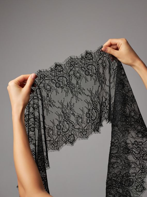 01-53 БРАК Кружево шантильи 23 см, черный 170