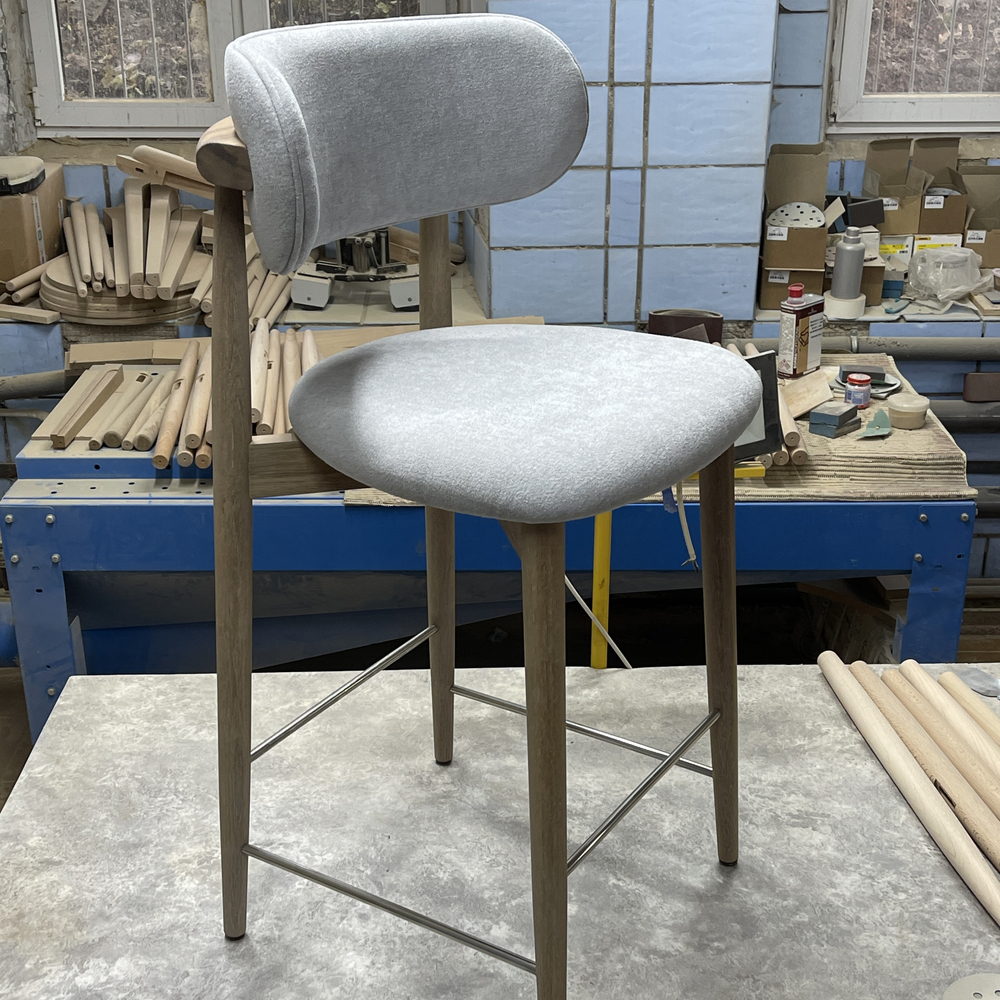 Барный стул из дерева - Мона Сердце