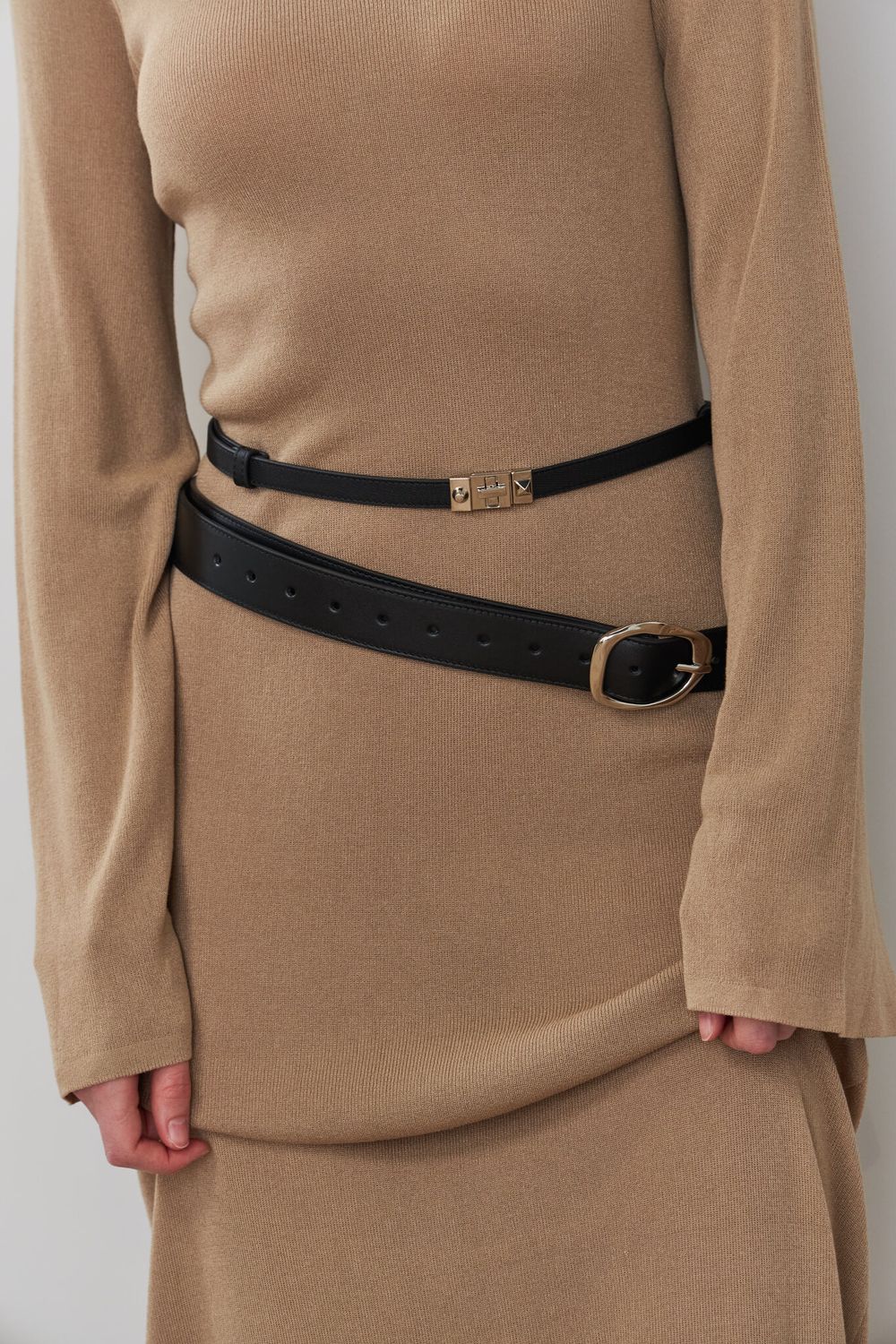 БАЗОВЫЙ РЕМЕНЬ С МЯТОЙ ПРЯЖКОЙ BLACK