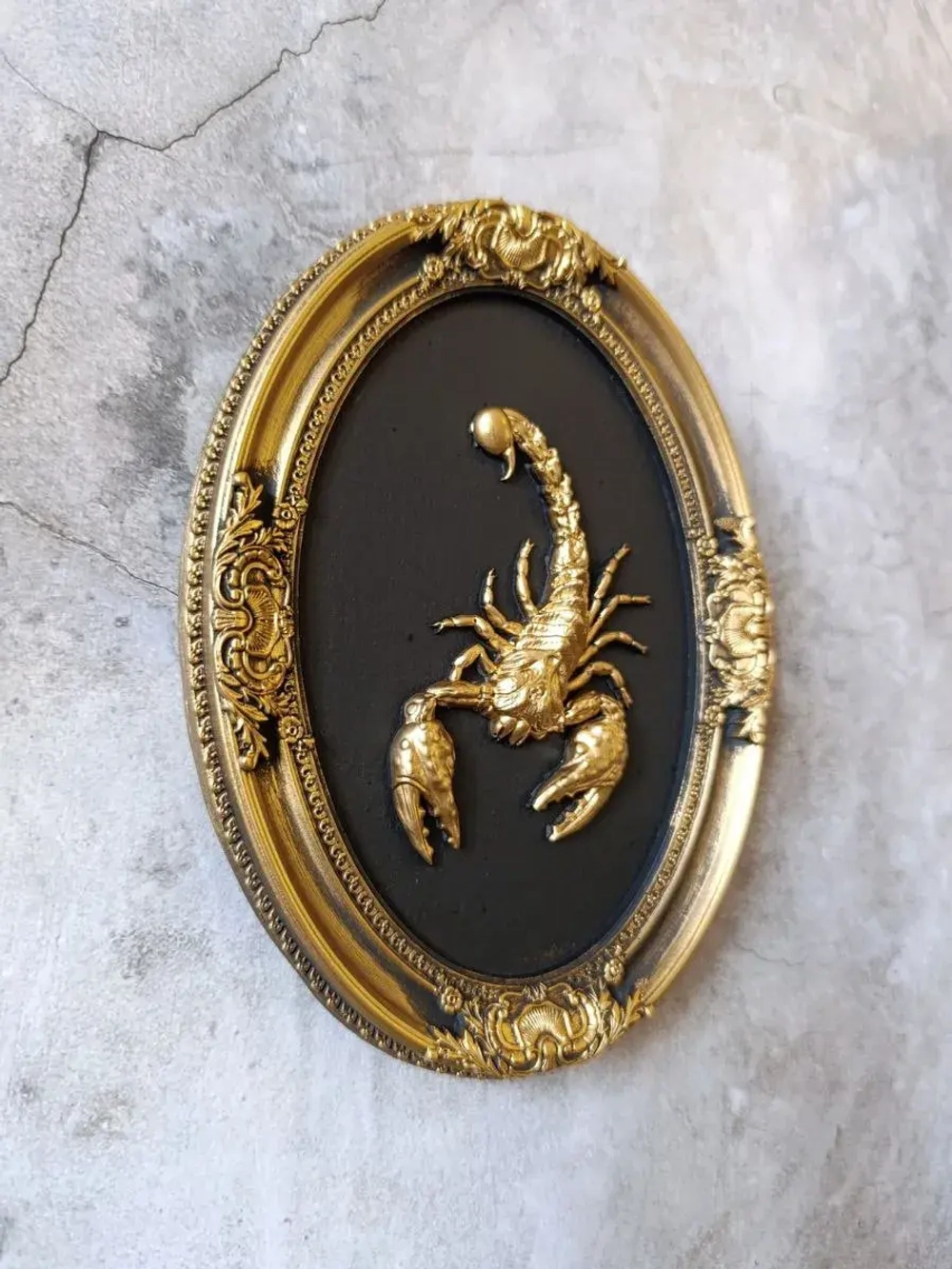 Барельеф на стену из гипса Скорпион