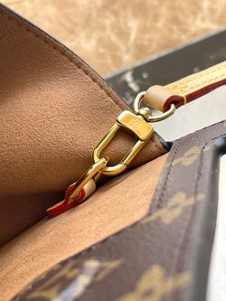 Louis Vuitton Around Me PM