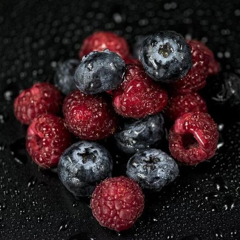 Темные ягоды (Dark Berries)