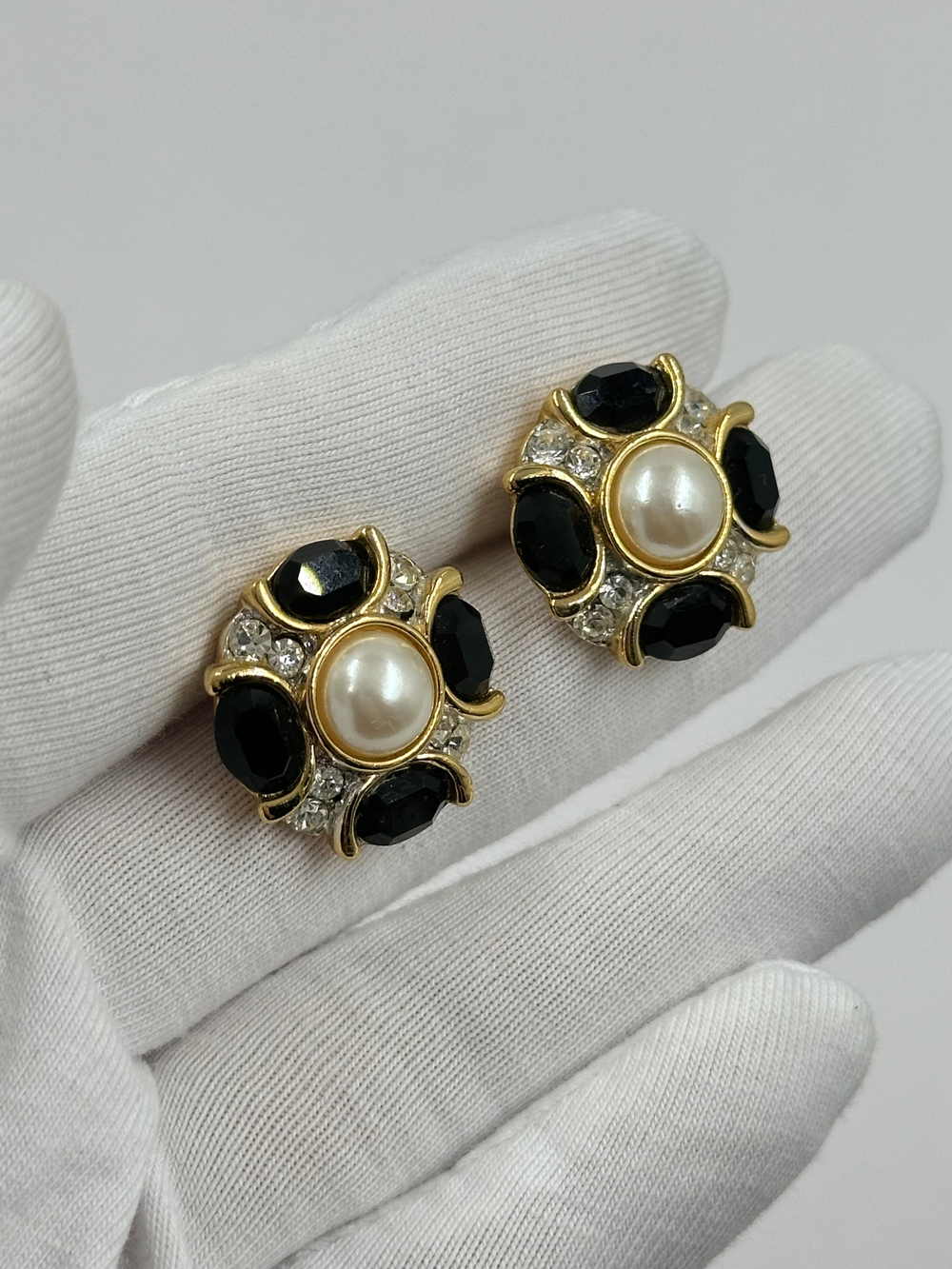Серьги с чёрными кристаллами и «жемчугом»