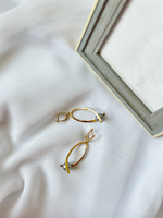 Серьги большие треугольники с серой жемчужиной, оттенок золото