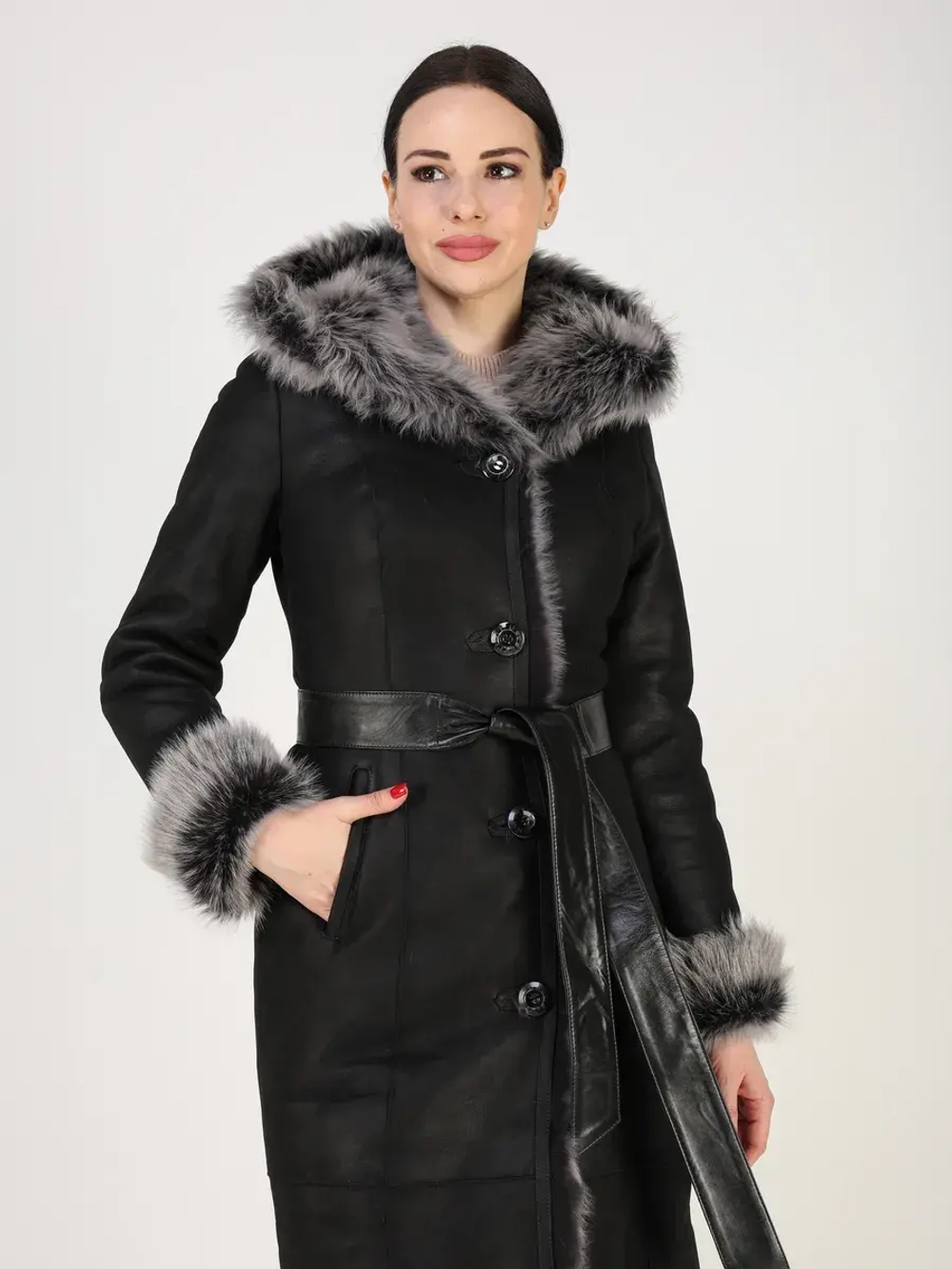 Дубленка зимняя натуральная с капюшоном длинная и теплая