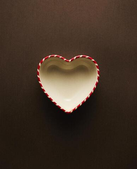 ZARA HOME НОВОГОДНЯЯ КЕРАМИЧЕСКАЯ МИСКА «СЕРДЦЕ», БЕЛЫЙ/КРАСНЫЙ