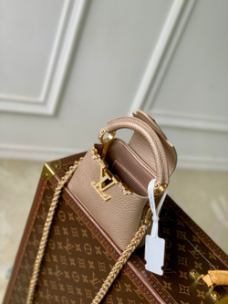 Louis Vuitton Capucines Nano