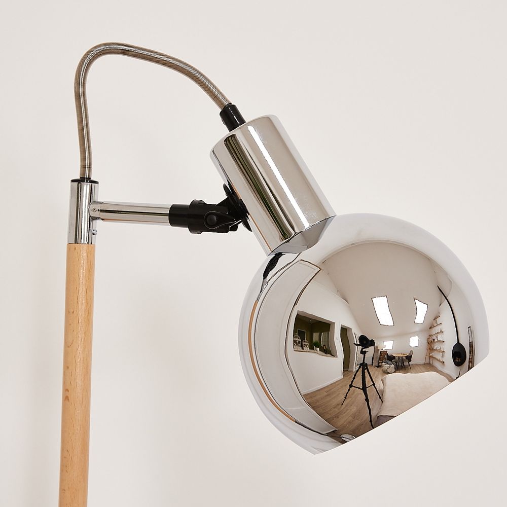 UML-T702 E14 SILVER Торшер напольный под лампу Е14. 60W. с регулировкой наклона. Механический выключатель. Серебристый. ТМ Uniel