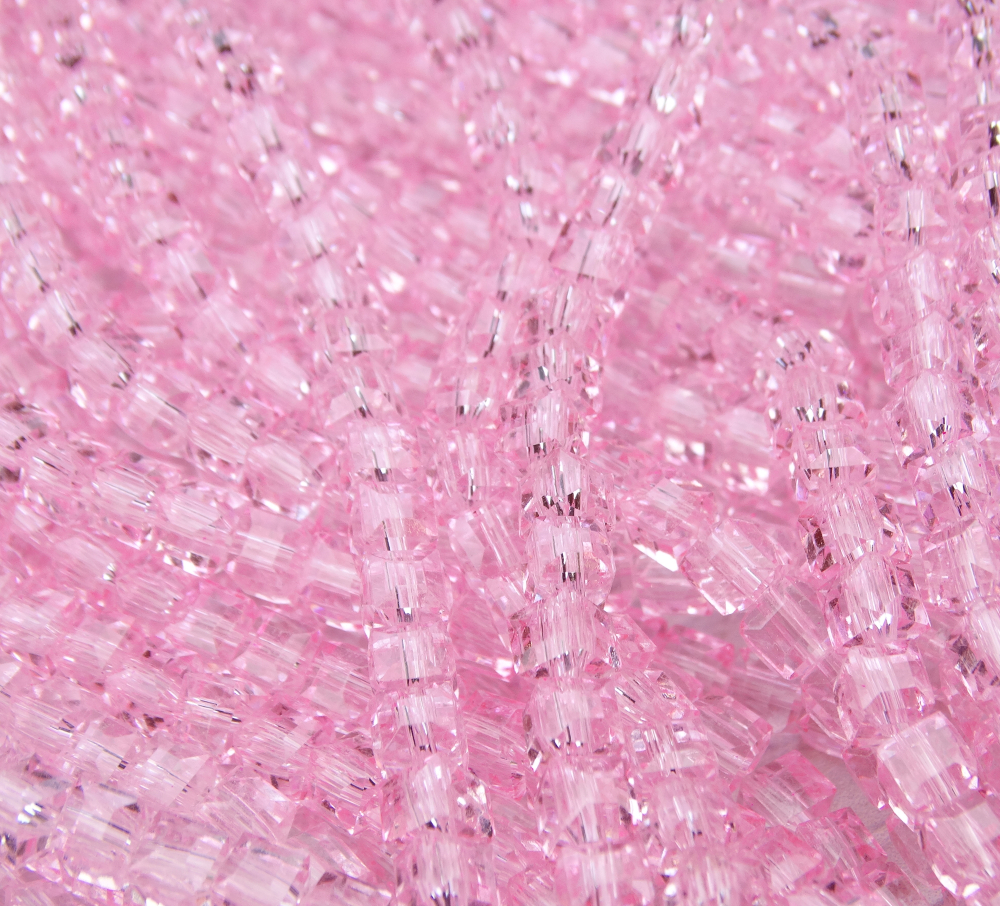 БВ013НН4 Хрустальные бусины квадратные, цвет: розовый прозрачный, размер 4 мм, кол-во: 44-45 шт.